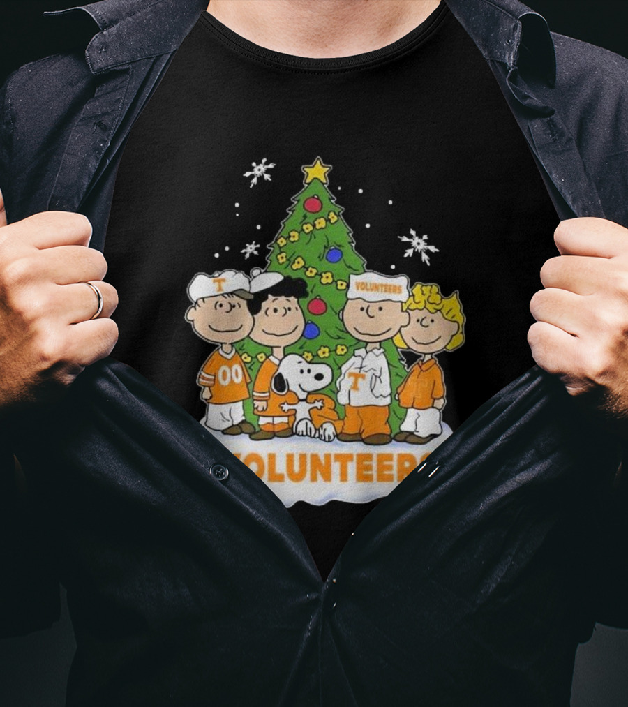 Tennessee Volunteers Snoopy And Friends Christmas Tree T-Shirt