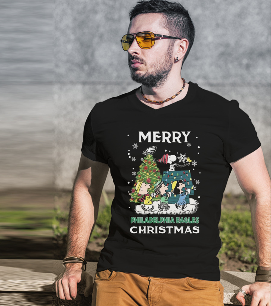 Merry Philadelphia Eagles Christmas Snoopy And Friends T-Shirt