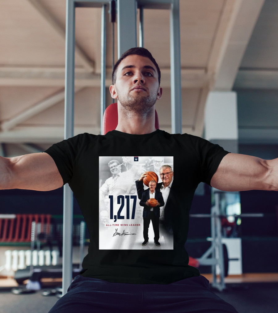 1,217 All-Time Wins Leader Geno Auriemma Signature Image T-Shirt