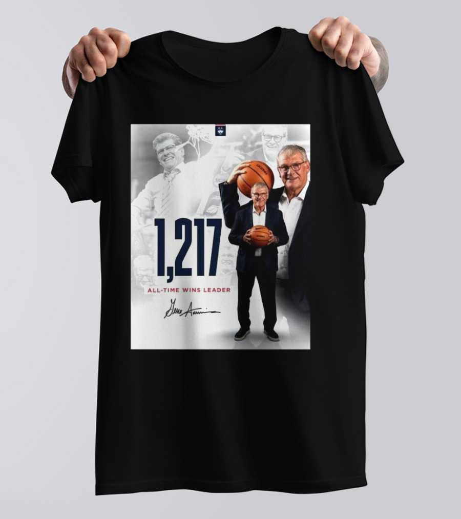 1,217 All-Time Wins Leader Geno Auriemma Signature Image T-Shirt