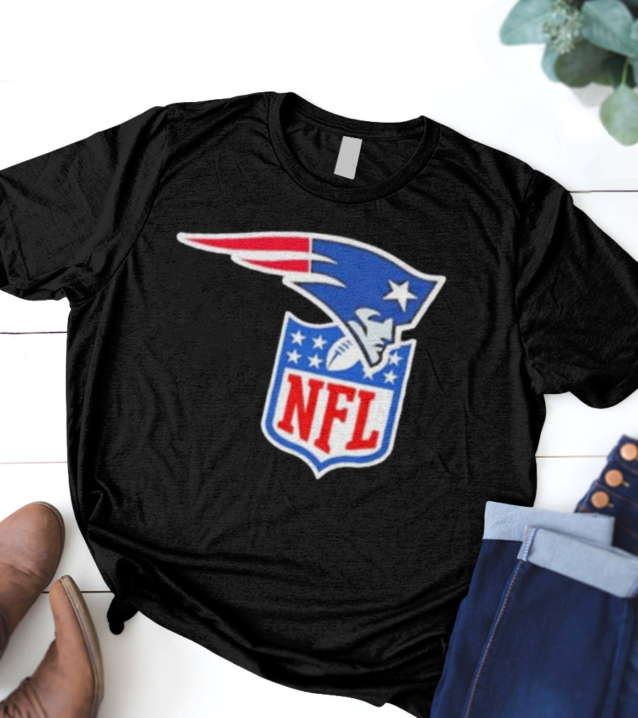 New England Patriots NFL Shield Logo Mashup T-Shirt