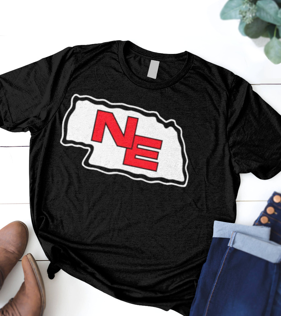 NE Nebraska State Outline Arrowhead T-Shirt