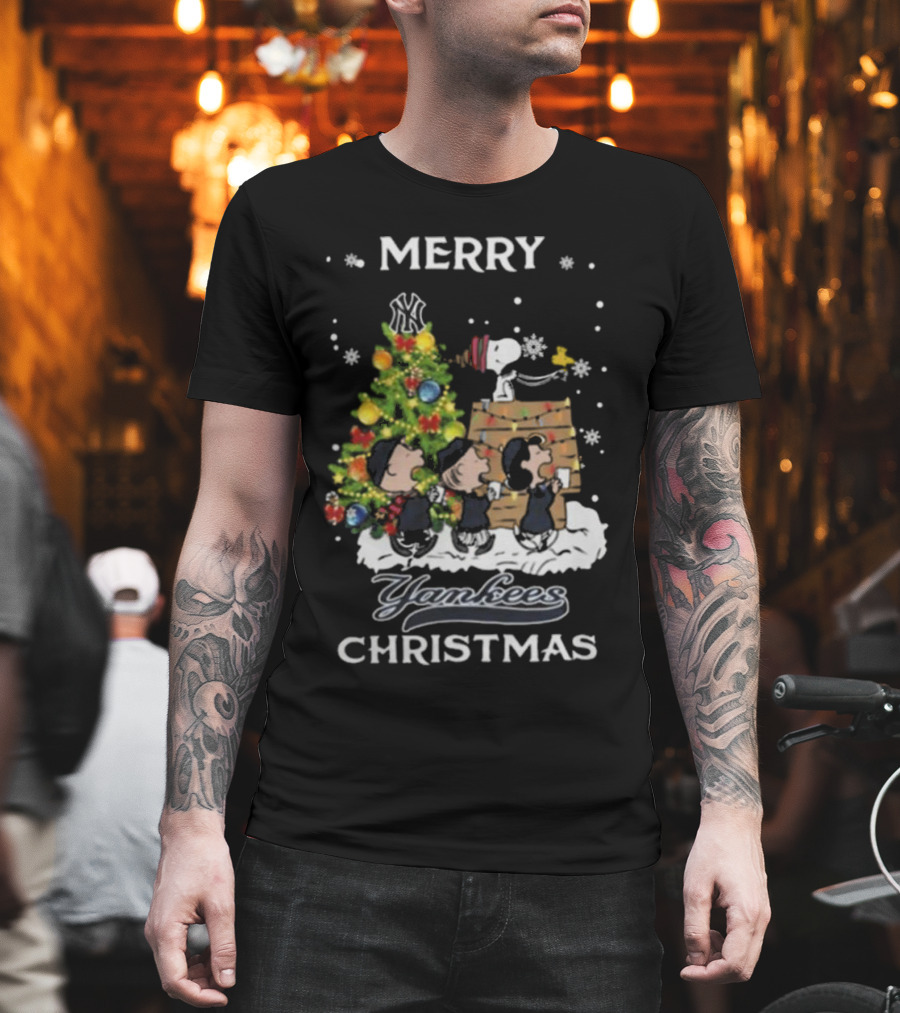 Merry Yankees Christmas Snoopy And Friends T-Shirt
