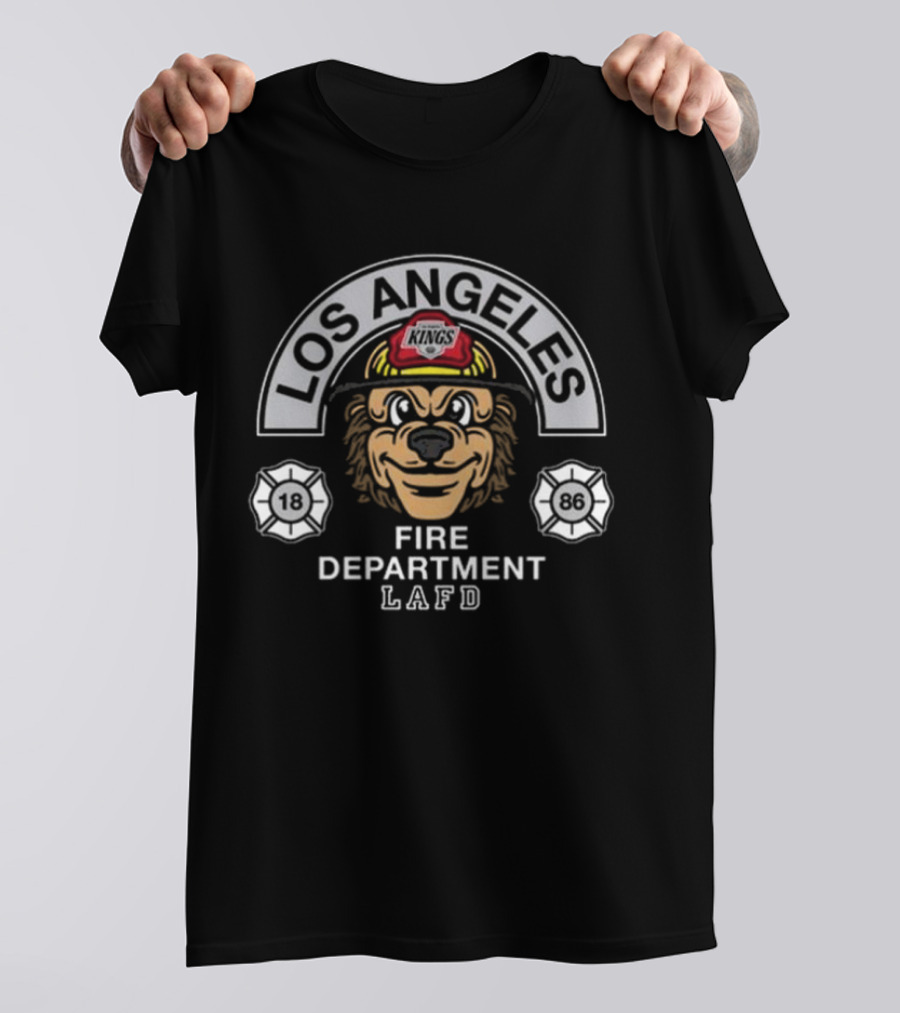 Los Angeles Fire Department LAFD Kings 1886 Badge Lion Firefighter Helmet T-Shirt