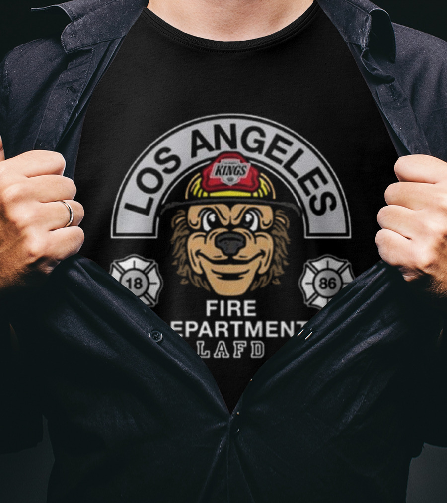 Los Angeles Fire Department LAFD Kings 1886 Badge Lion Firefighter Helmet T-Shirt