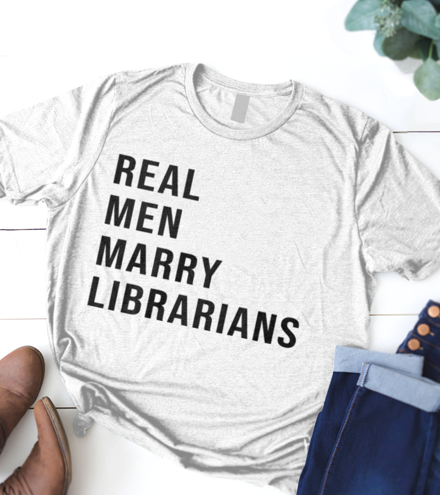 Real Men Marry Librarians T-Shirt