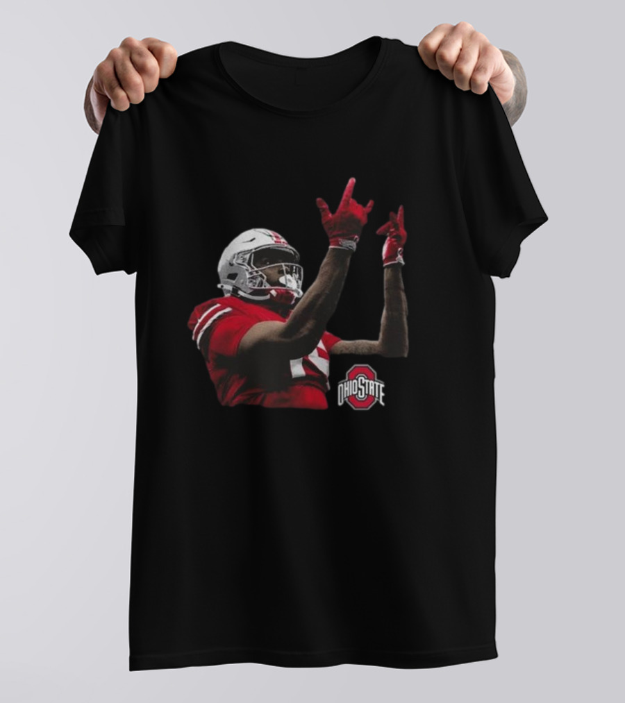 Jelani Thurman Ohio State Football Player In Action With Helmet And Ohio State Buckeyes Logo T-Shirt
