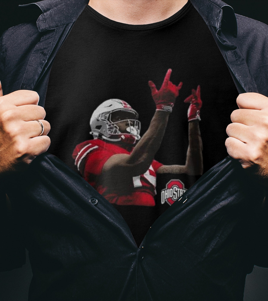 Jelani Thurman Ohio State Football Player In Action With Helmet And Ohio State Buckeyes Logo T-Shirt