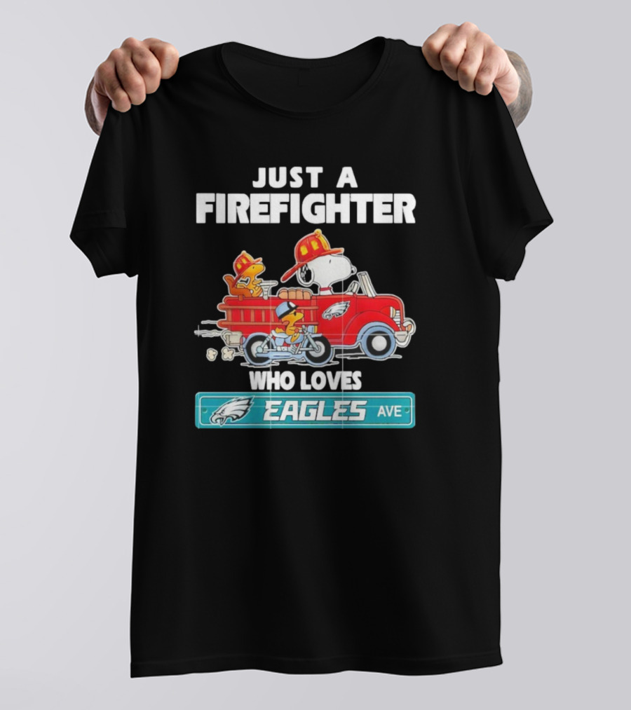 Just A Firefighter Snoopy Who Loves Eagles Ave T-Shirt