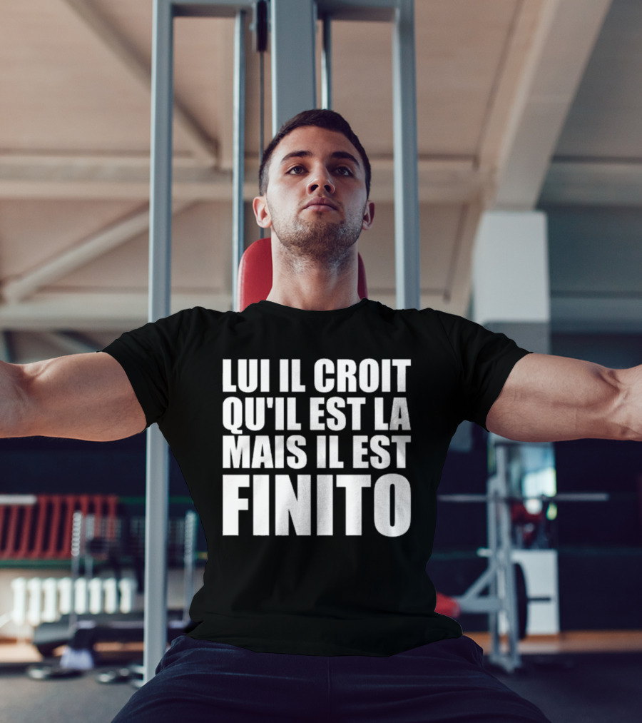 Lui Il Croit Qu’Il Est La Mais Il Est Finito Bold Statement Text T-Shirt