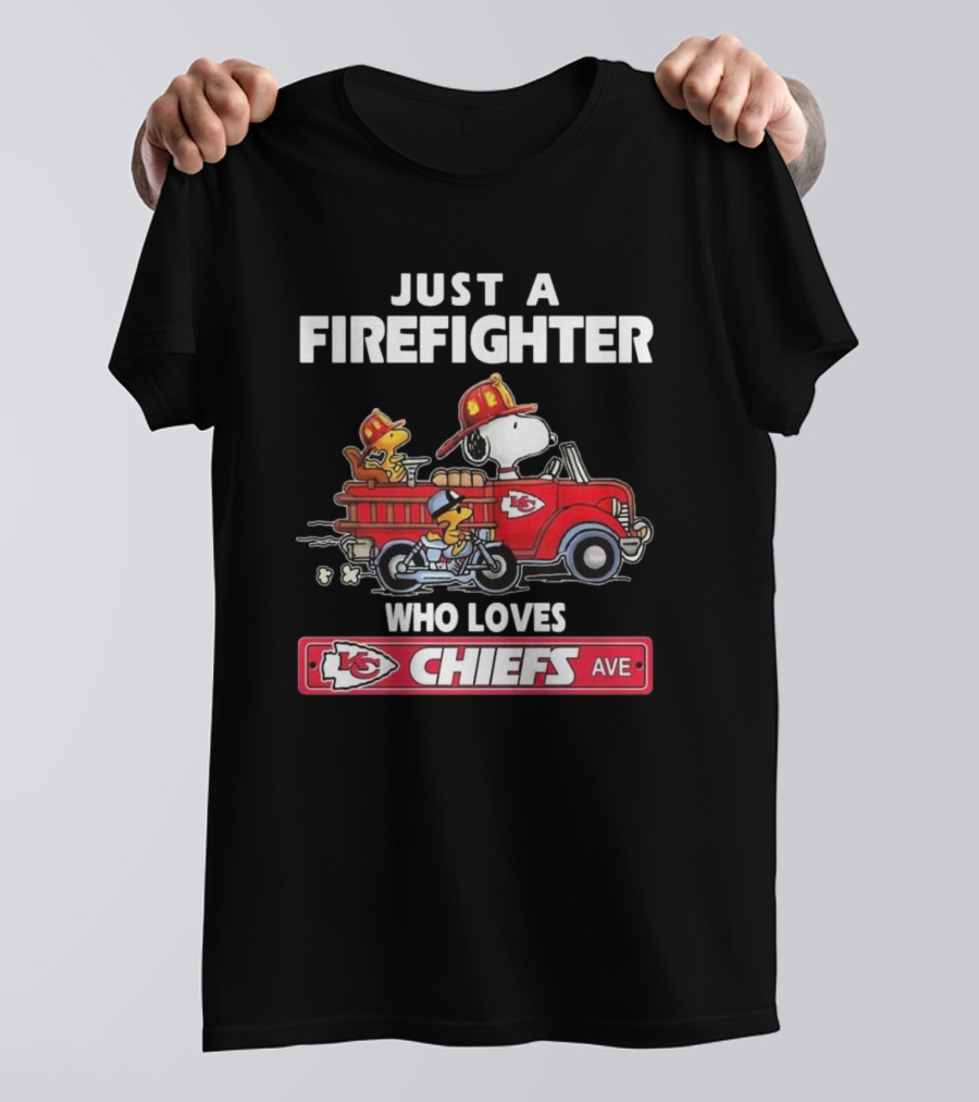 Just A Firefighter Who Loves Chiefs Snoopy Fire Truck KC Chiefs Ave T-Shirt
