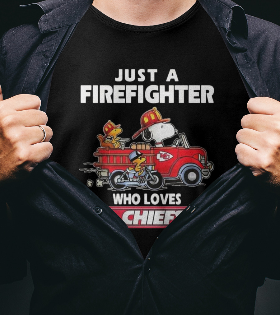Just A Firefighter Who Loves Chiefs Snoopy Fire Truck KC Chiefs Ave T-Shirt
