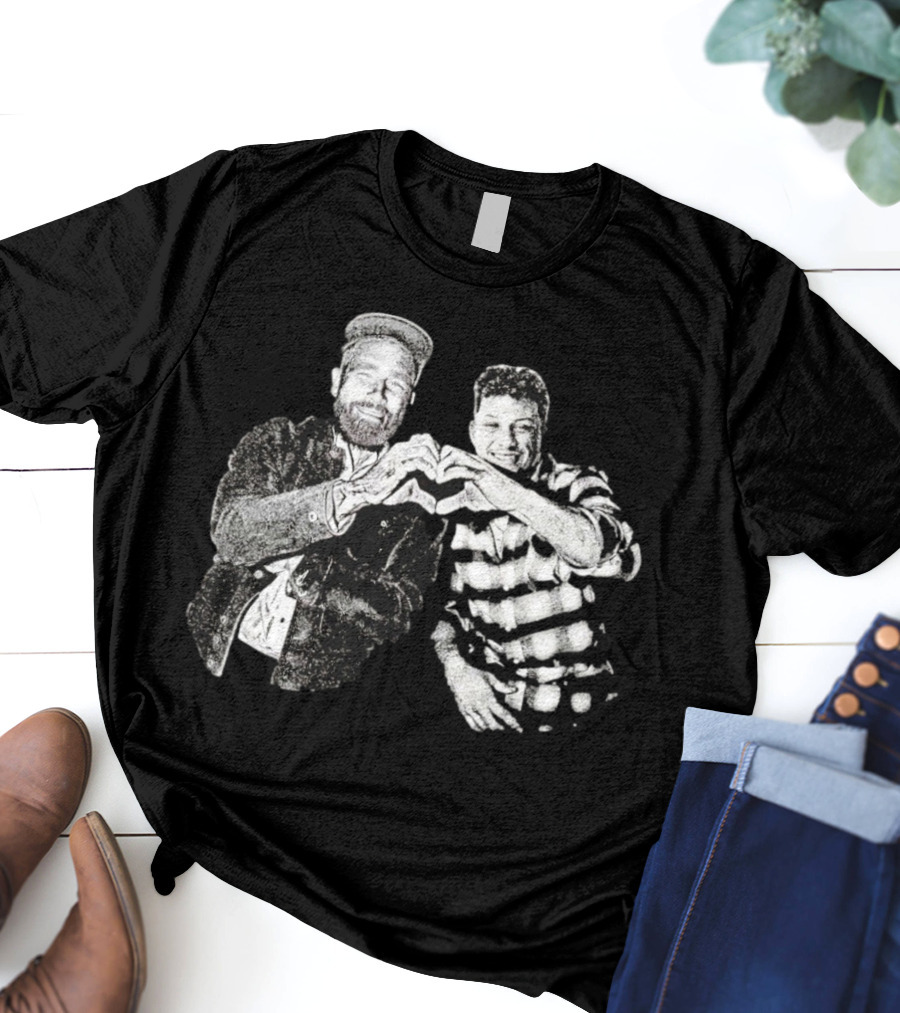 Nice Travis Kelce Hand Love Patrick Mahomes T-Shirt