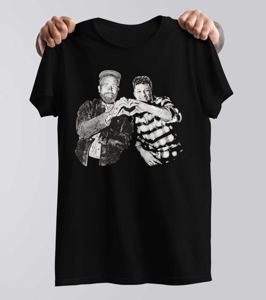 Nice Travis Kelce Hand Love Patrick Mahomes T-Shirt