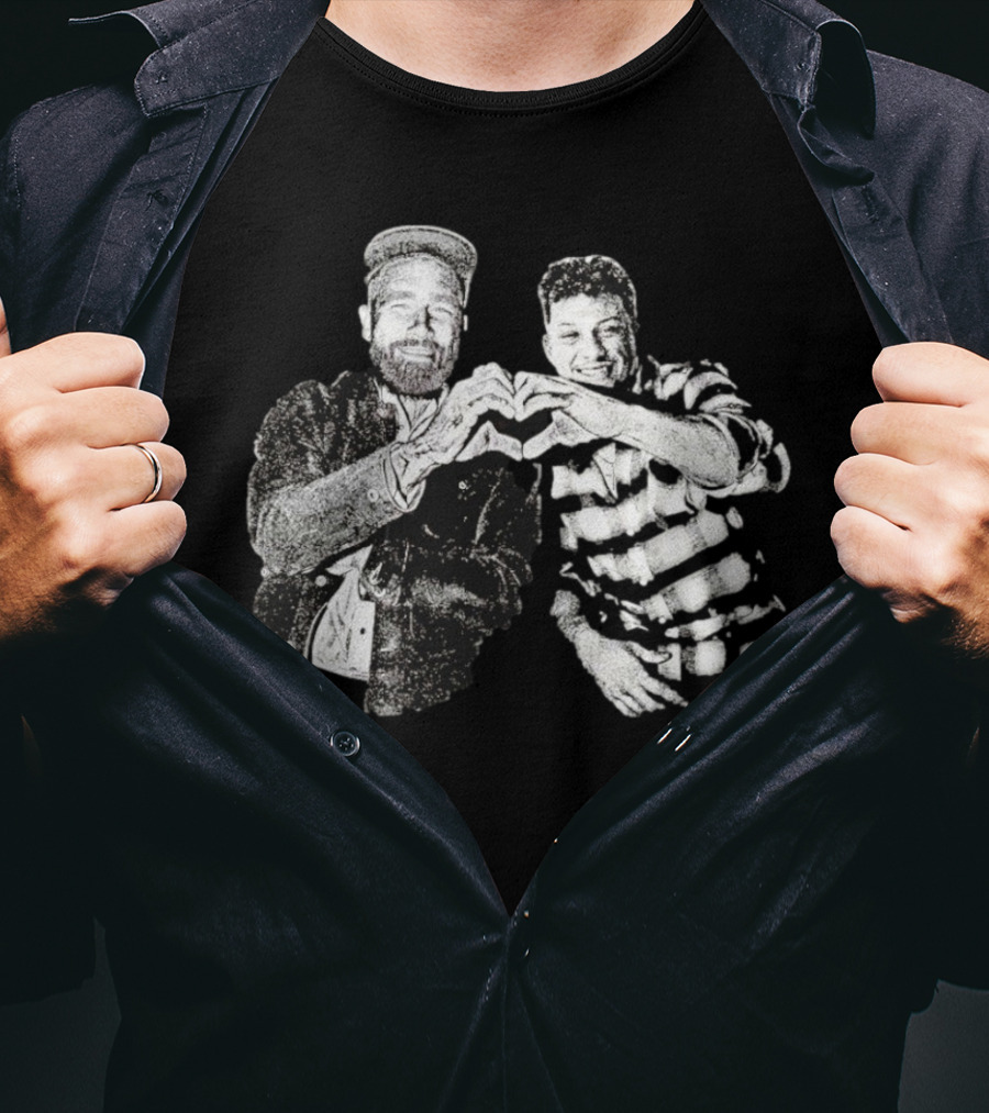 Nice Travis Kelce Hand Love Patrick Mahomes T-Shirt