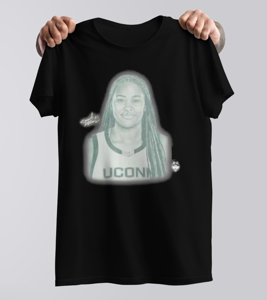 Sarah Strong UConn Huskies Signature Pencil Drawing T-Shirt