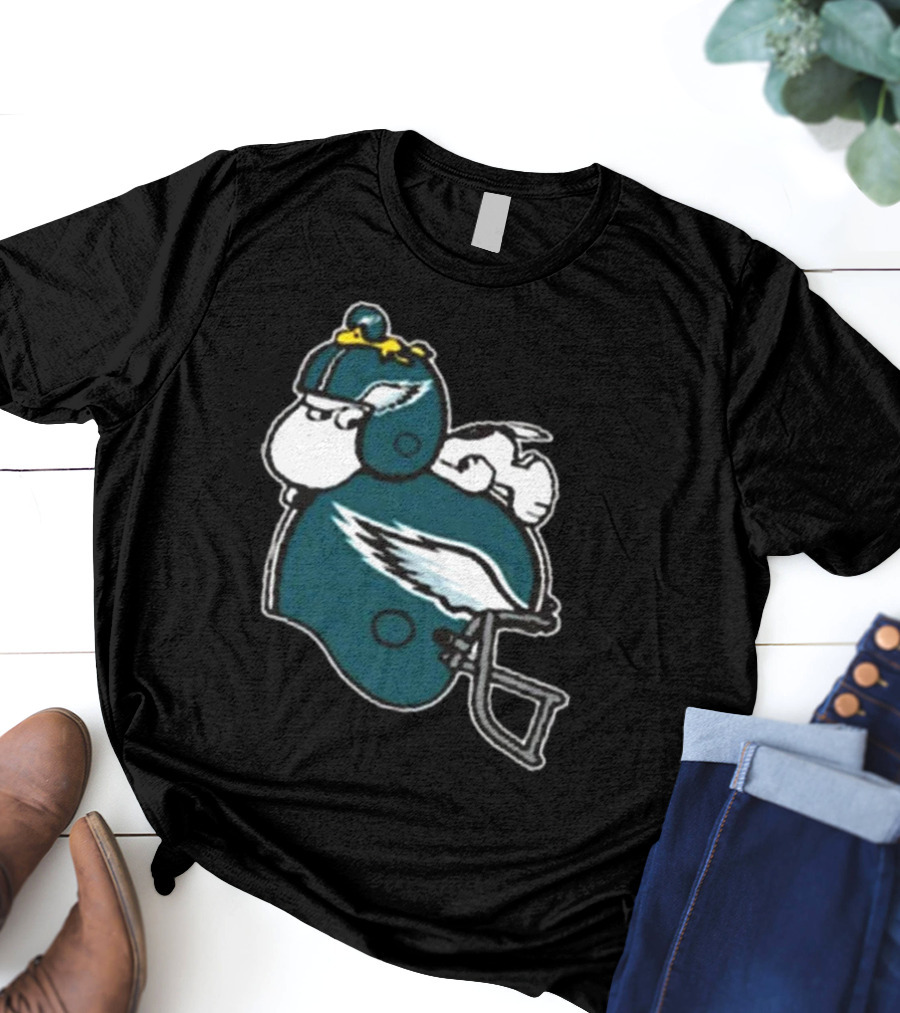Snoopy Woodstock Relaxing Philadelphia Eagles Football Helmet T-Shirt
