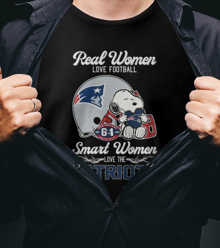 Real Women Love Football Smart Women Love The Patriots Snoopy Patriots Helmet T-Shirt