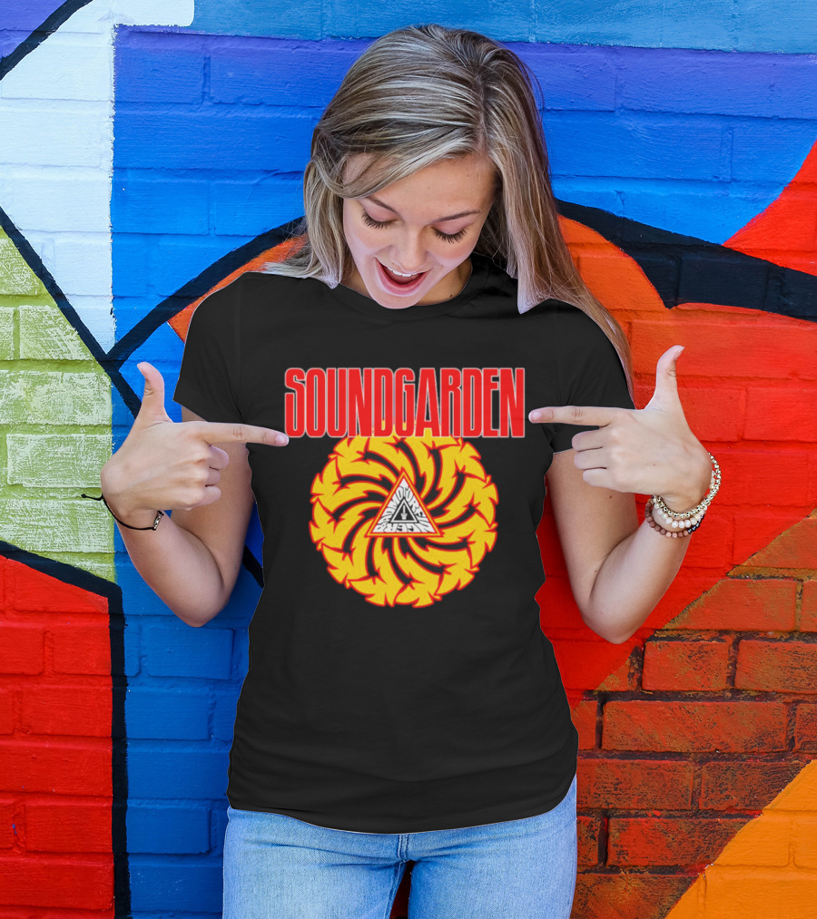 Soundgarden Badmotorfinger Album Cover Iconic Logo Spiral T-Shirt