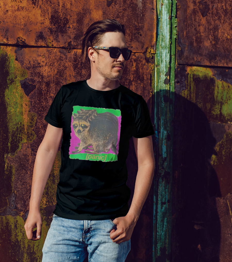 Raccoon [panic] Colorful Retro T-Shirt