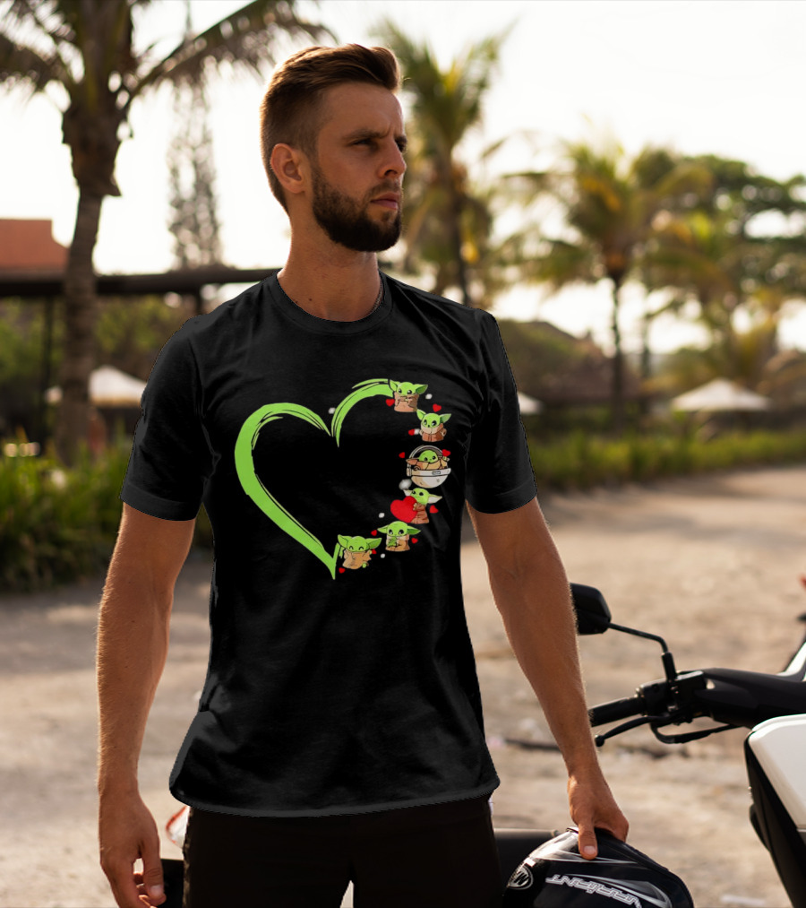 Baby Yoda Cute Heart Green Outline Mandalorian Grogu Love T-Shirt