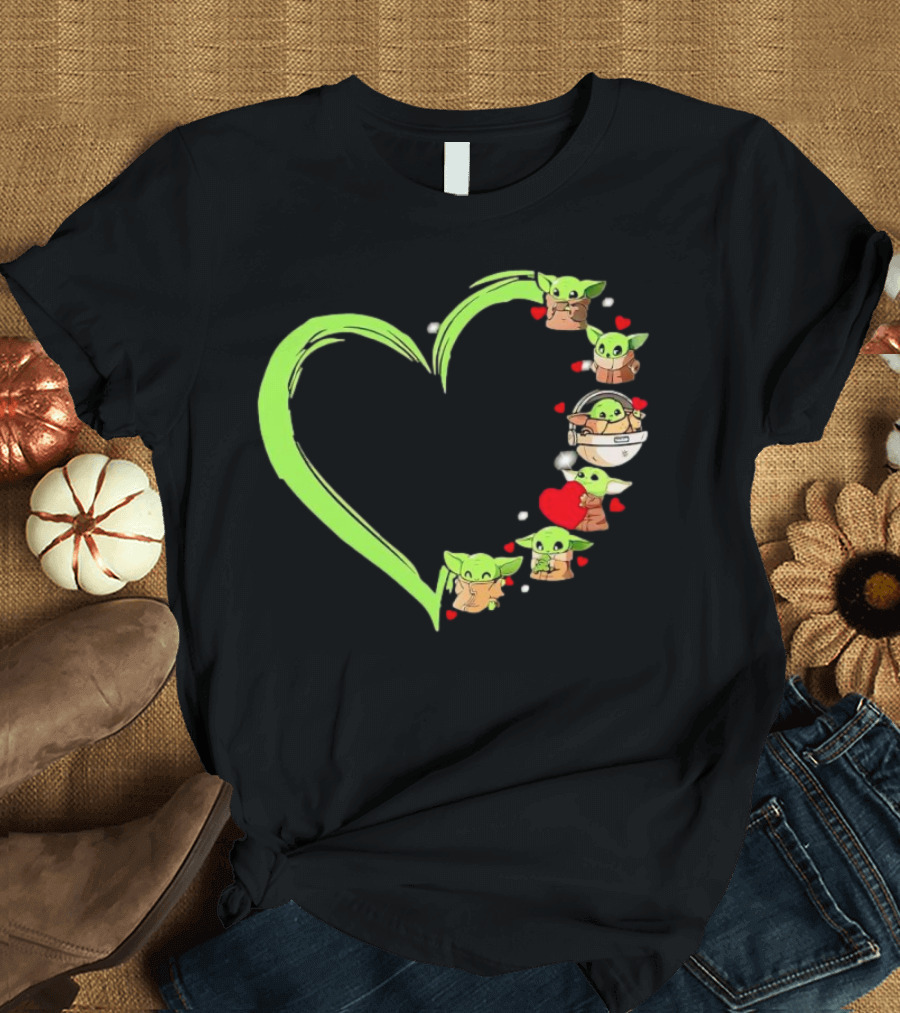 Baby Yoda Cute Heart Green Outline Mandalorian Grogu Love T-Shirt
