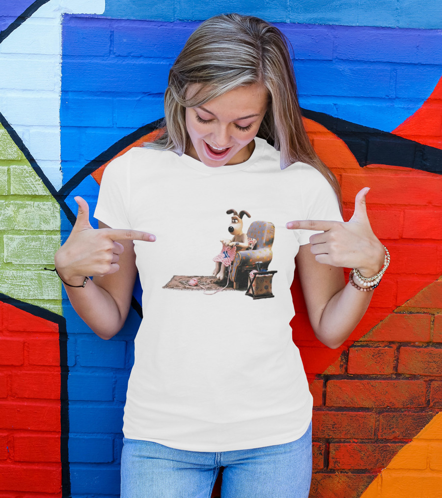 Wallace And Gromit Gromit Knitting In Armchair With Yarn Basket T-Shirt