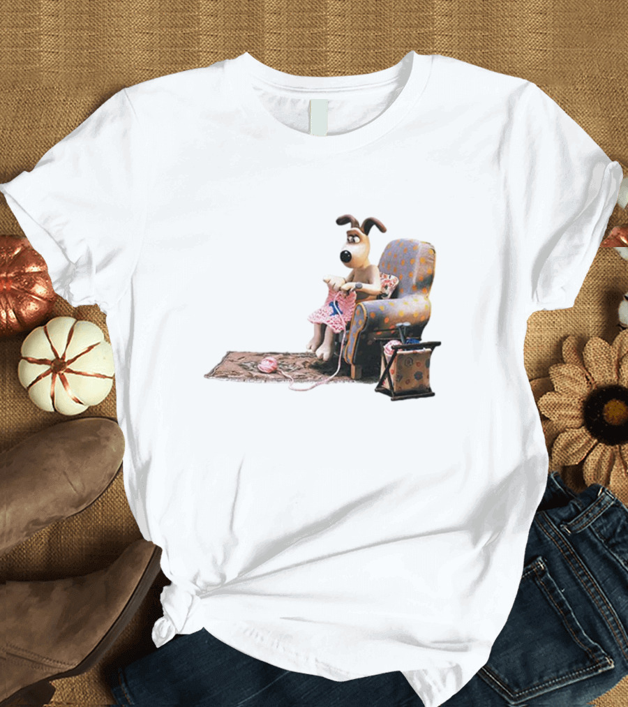 Wallace And Gromit Gromit Knitting In Armchair With Yarn Basket T-Shirt