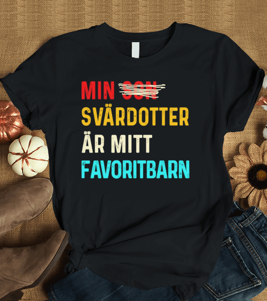 Min Svärdotter Är Mitt Favoritbarn Rolig Text T-Shirt