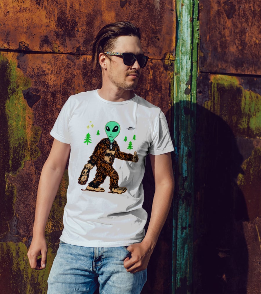 Alien Bigfoot Encounter Forest UFO Adventure T-Shirt