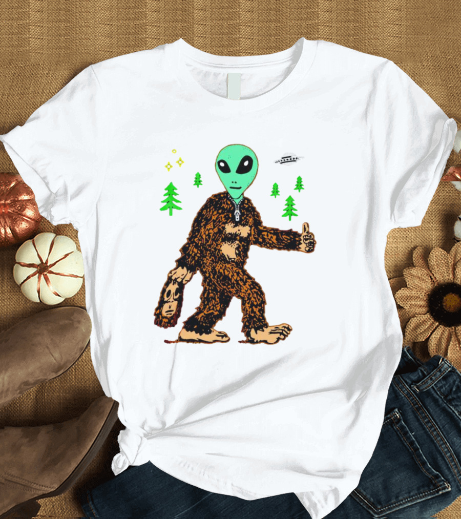 Alien Bigfoot Encounter Forest UFO Adventure T-Shirt