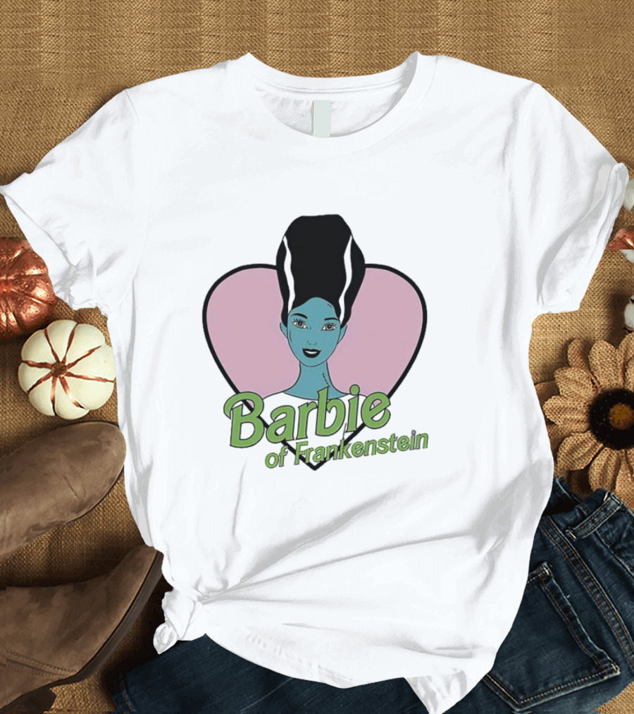 Barbie Of Frankenstein With Heart Background T-Shirt