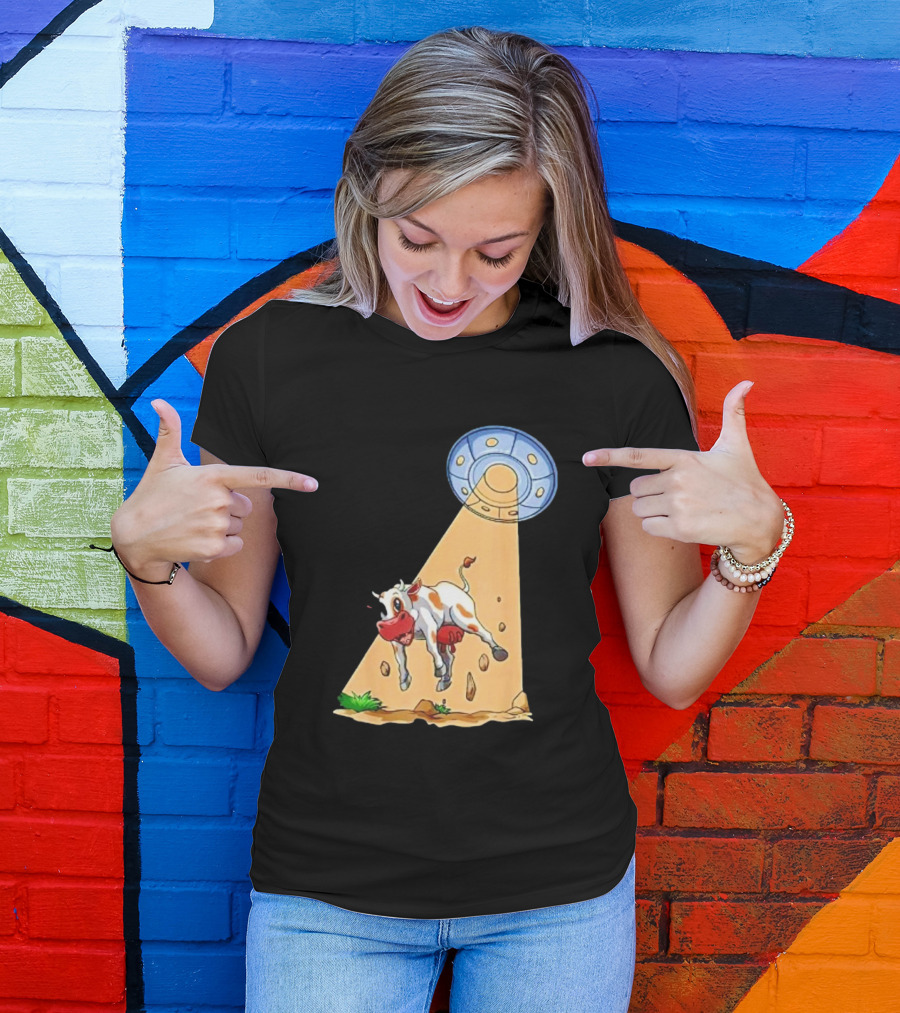 Cow Abduction UFO Alien Cow Abducted Beam Tractor T-Shirt