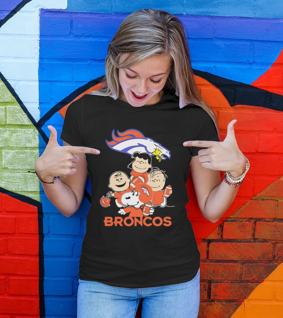 Peanuts Snoopy Denver Broncos Charlie Brown Lucy Linus T-Shirt