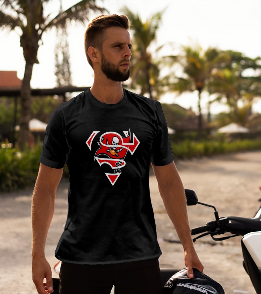 Tampa Bay Buccaneers Super Hero Skull Emblem T-Shirt