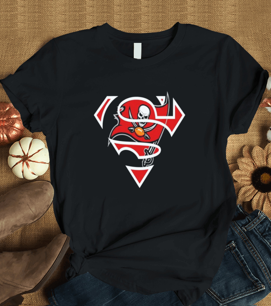 Tampa Bay Buccaneers Super Hero Skull Emblem T-Shirt
