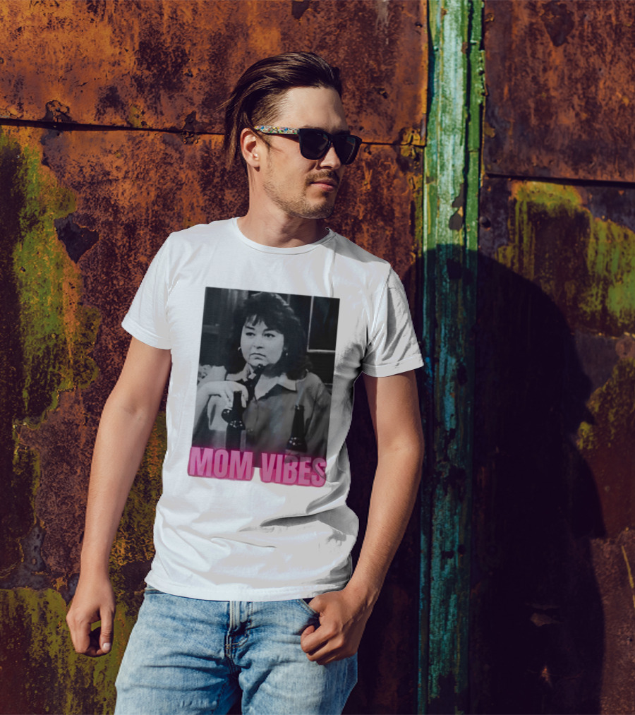 Mom Vibes Retro Style Black And White Image T-Shirt