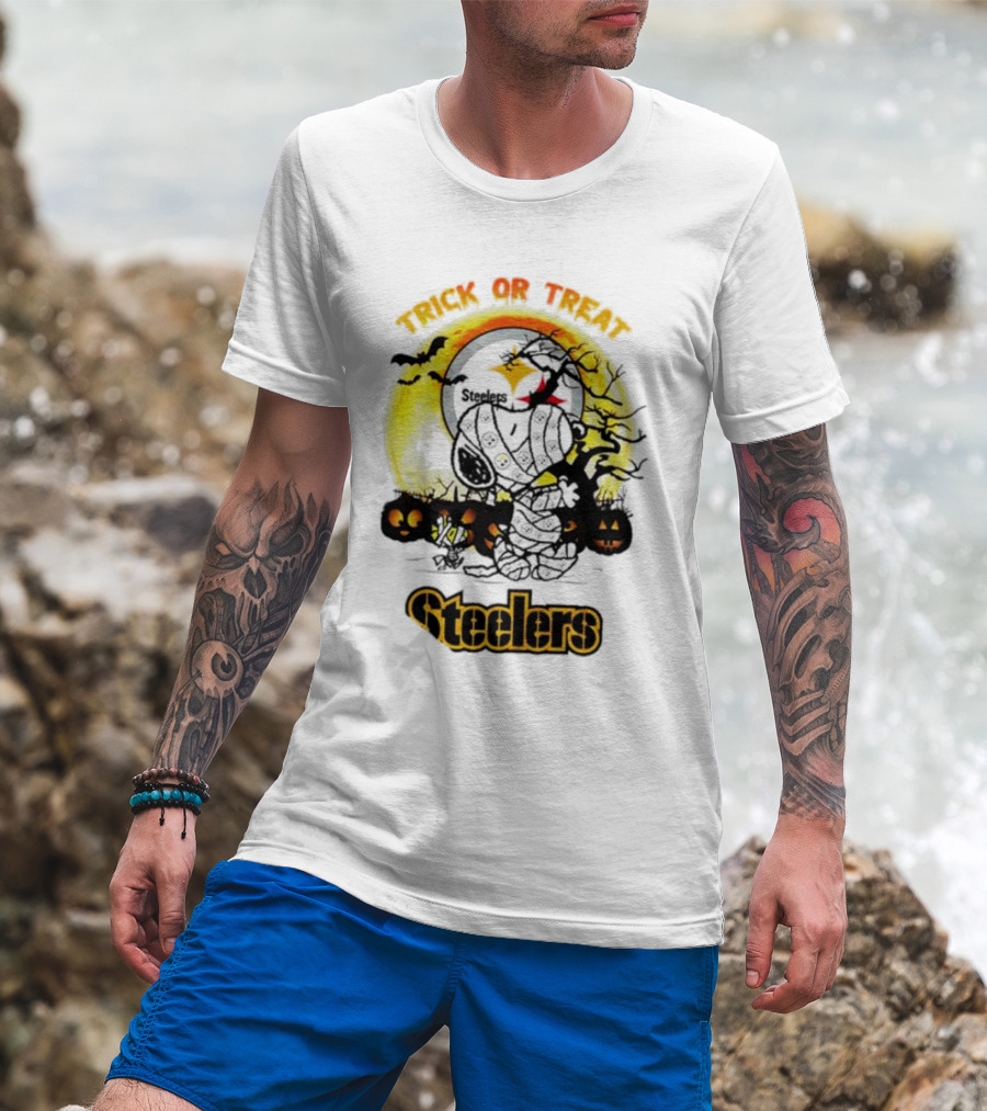 Pittsburgh Steelers Mummy Snoopy Trick Or Treat Halloween Scene T-Shirt