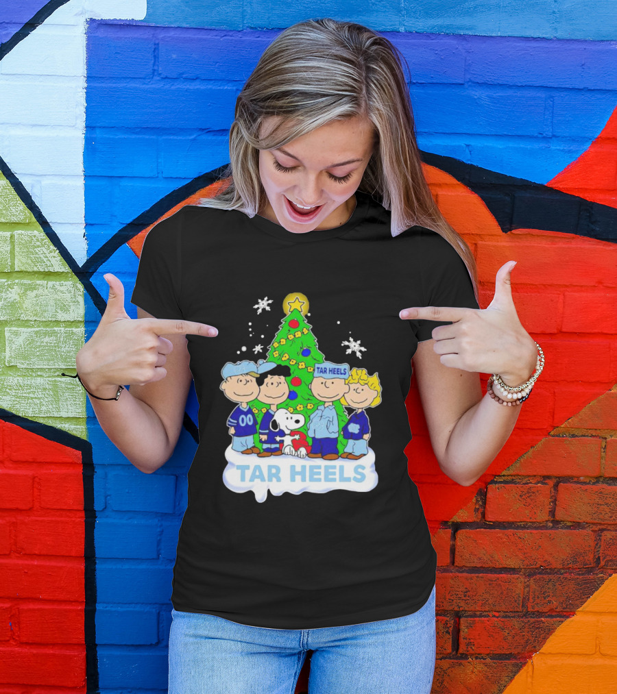 Tar Heels Peanuts Characters By Christmas Tree Holiday Scene T-Shirt