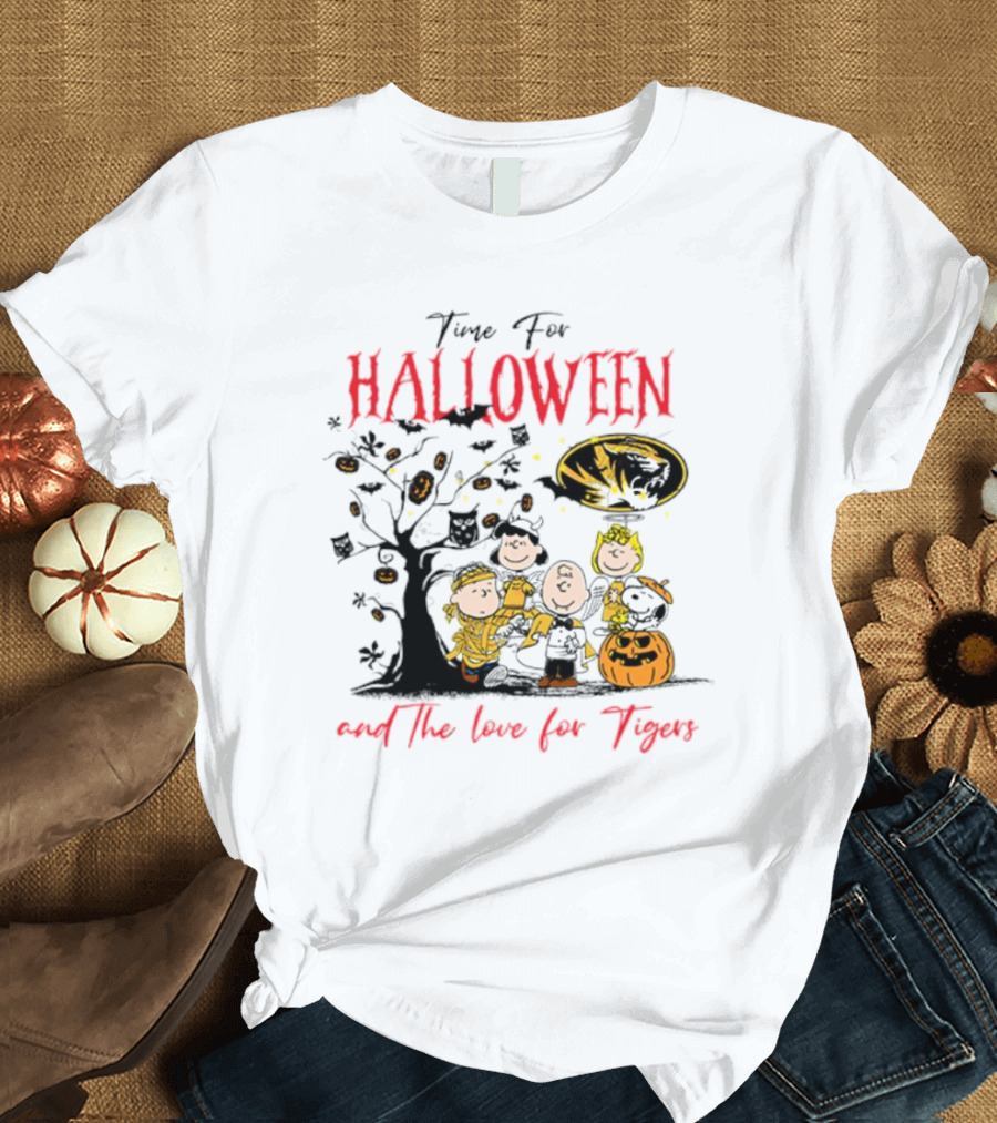 Time For Halloween And The Love For Tigers Peanuts Characters T-Shirt