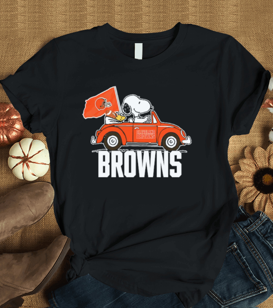 Cleveland Browns Snoopy Woodstock Driving Car With Flag T-Shirt