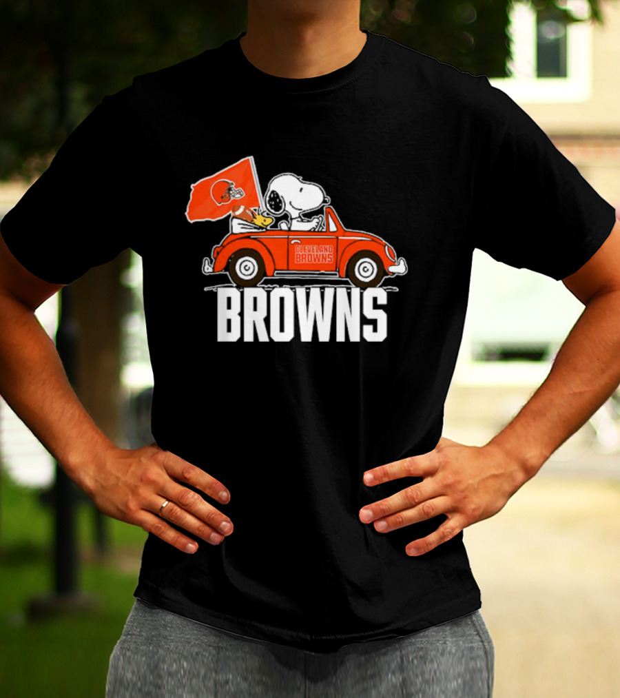 Cleveland Browns Snoopy Woodstock Driving Car With Flag T-Shirt