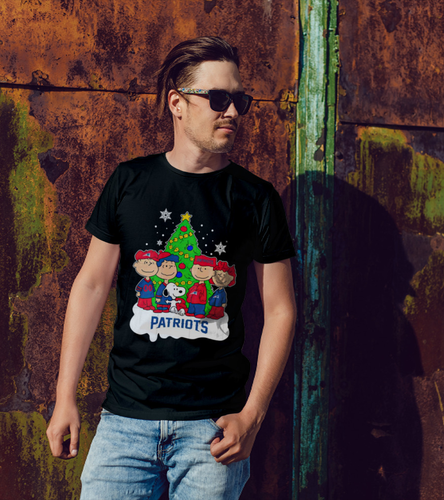 The Peanuts Characters Christmas With New England Patriots Tree And Snoopy T-Shirt
