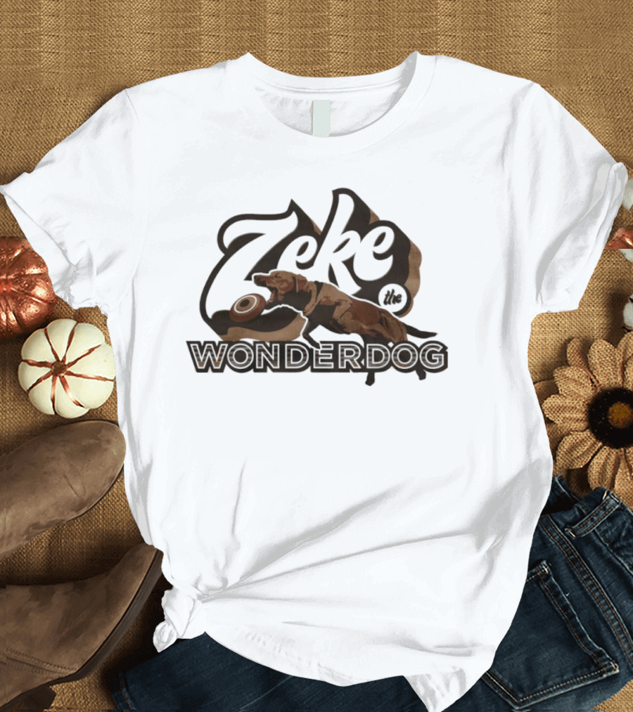Zeke The Wonderdog Playing Frisbee T-Shirt