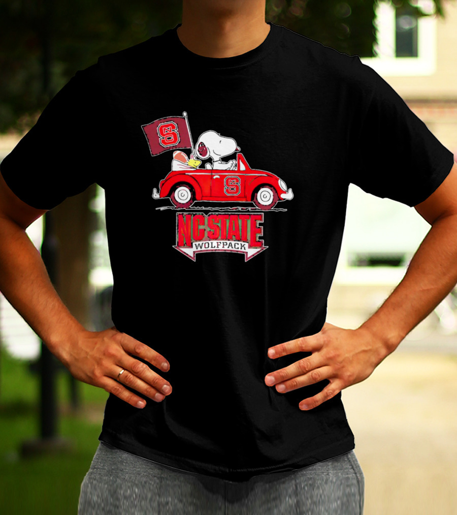 Snoopy And Woodstock Driving Car With NC State Wolfpack Flag T-Shirt