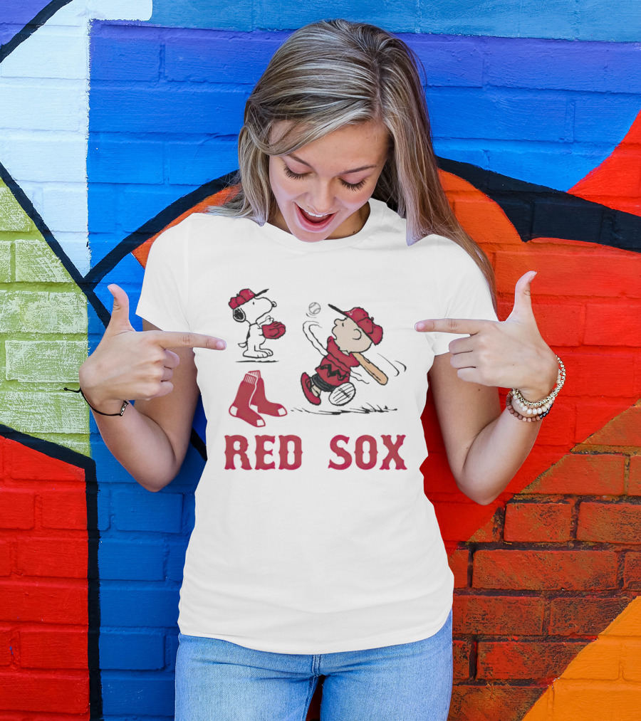 Charlie Brown Snoopy Boston Red Sox Baseball Play Peanuts Characters T-Shirt