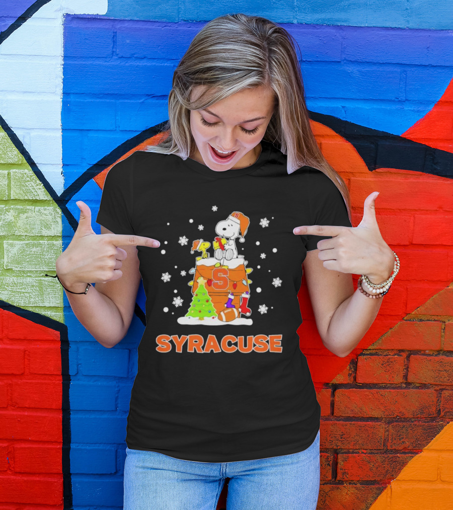 Snoopy And Woodstock On Syracuse Orange Doghouse Christmas Football Scene T-Shirt