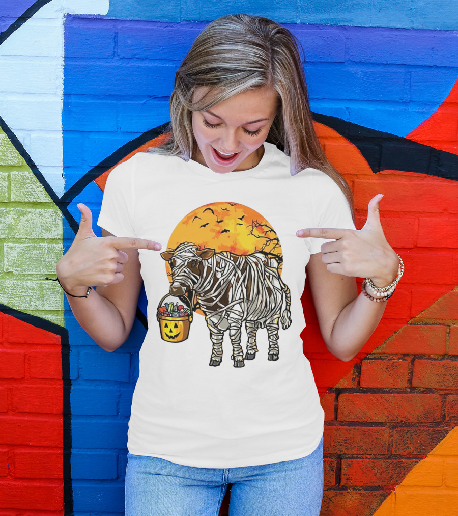 Mummified Cow Trick-or-Treating Under Full Halloween Moon T-Shirt