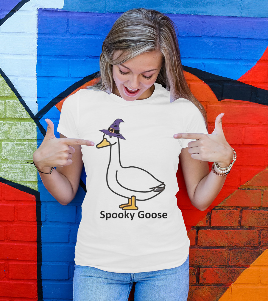 Spooky Goose Witch Hat Funny Goose Halloween T-Shirt