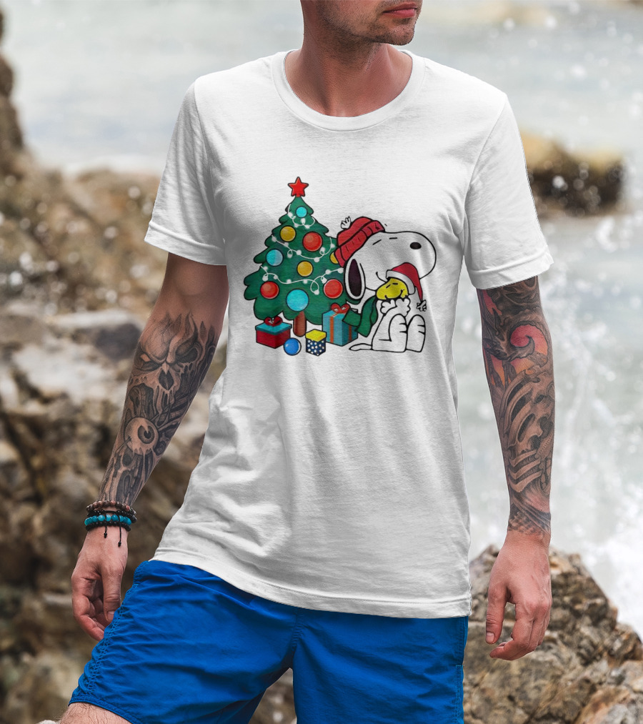 Snoopy Woodstock Christmas Tree Hug Gifts T-Shirt